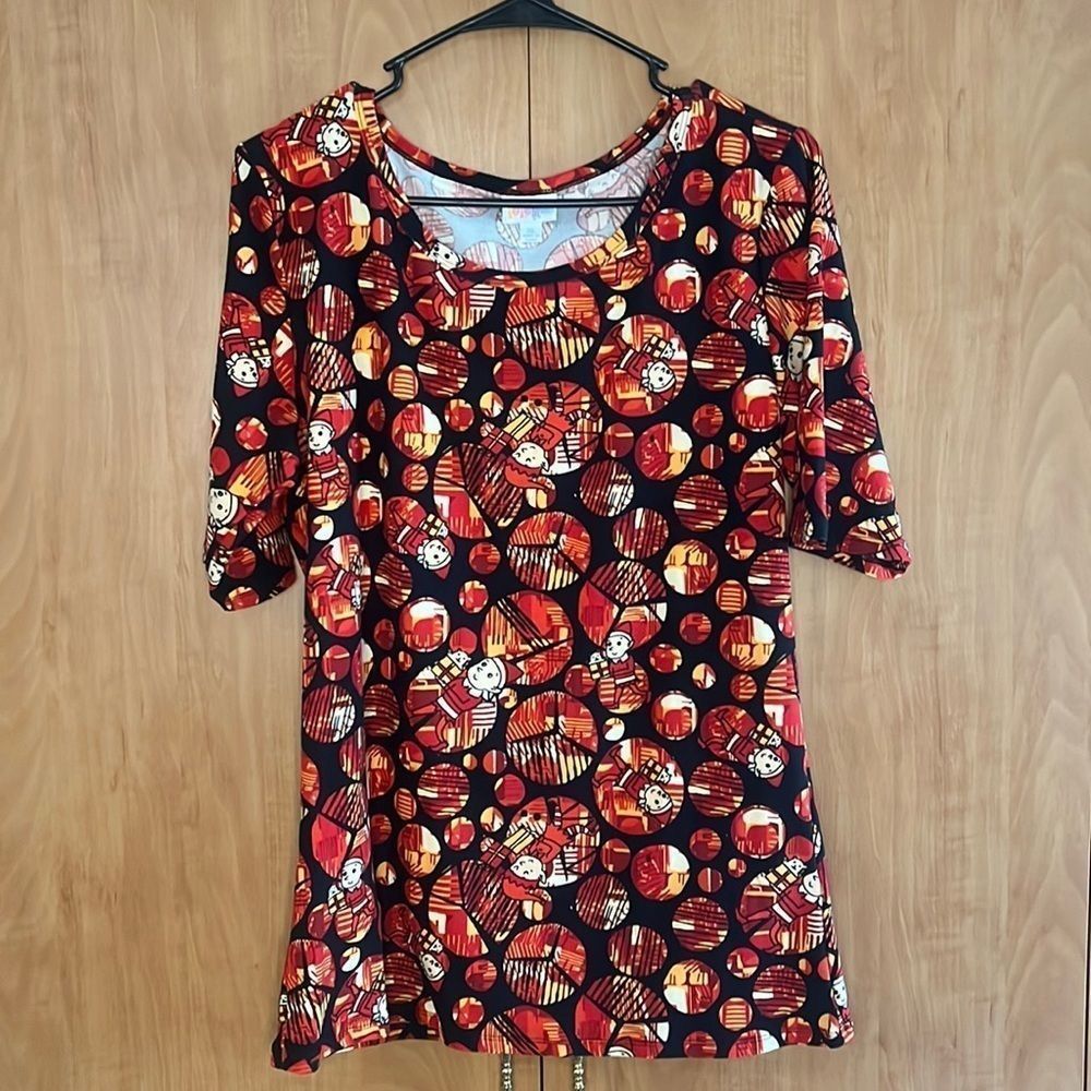 LuLaRoe short sleeve Christmas shirt with elf print